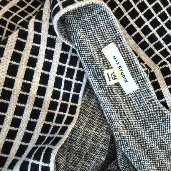 Max studio a-line fit and flare black and white grid skirt - Picture 2 of 3